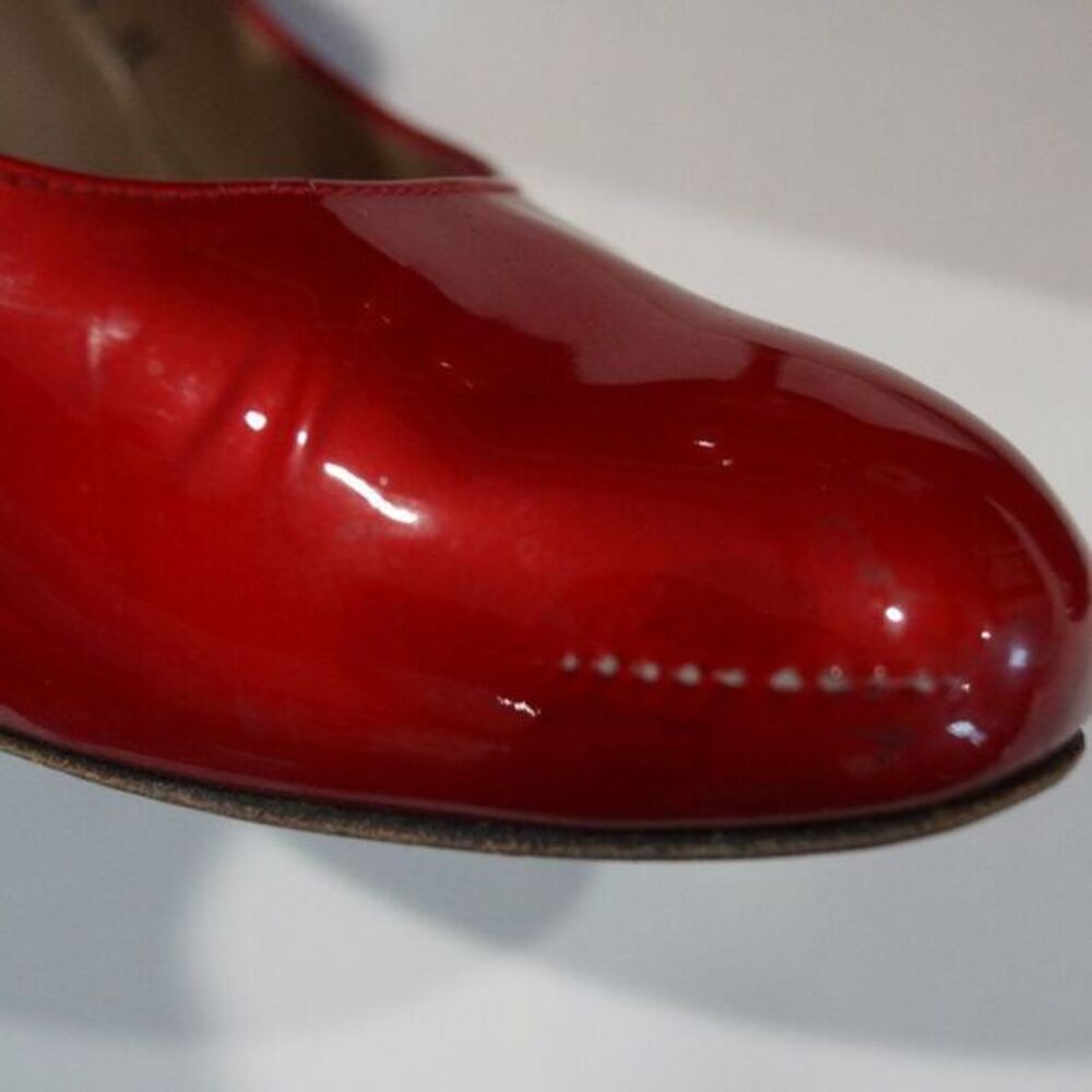 STUART WEITZMAN Women's Red Patent Leather Pump Size 7 1/2 M. - Picture 2 of 8